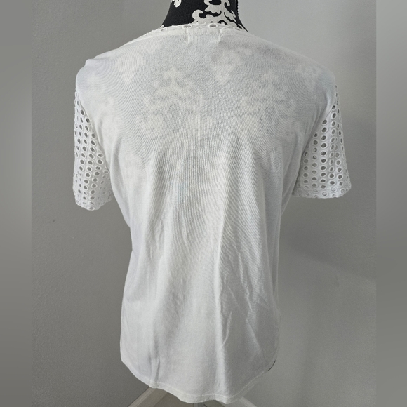 Old Navy White Eyelet Women's Top Size M - Picture 8 of 8